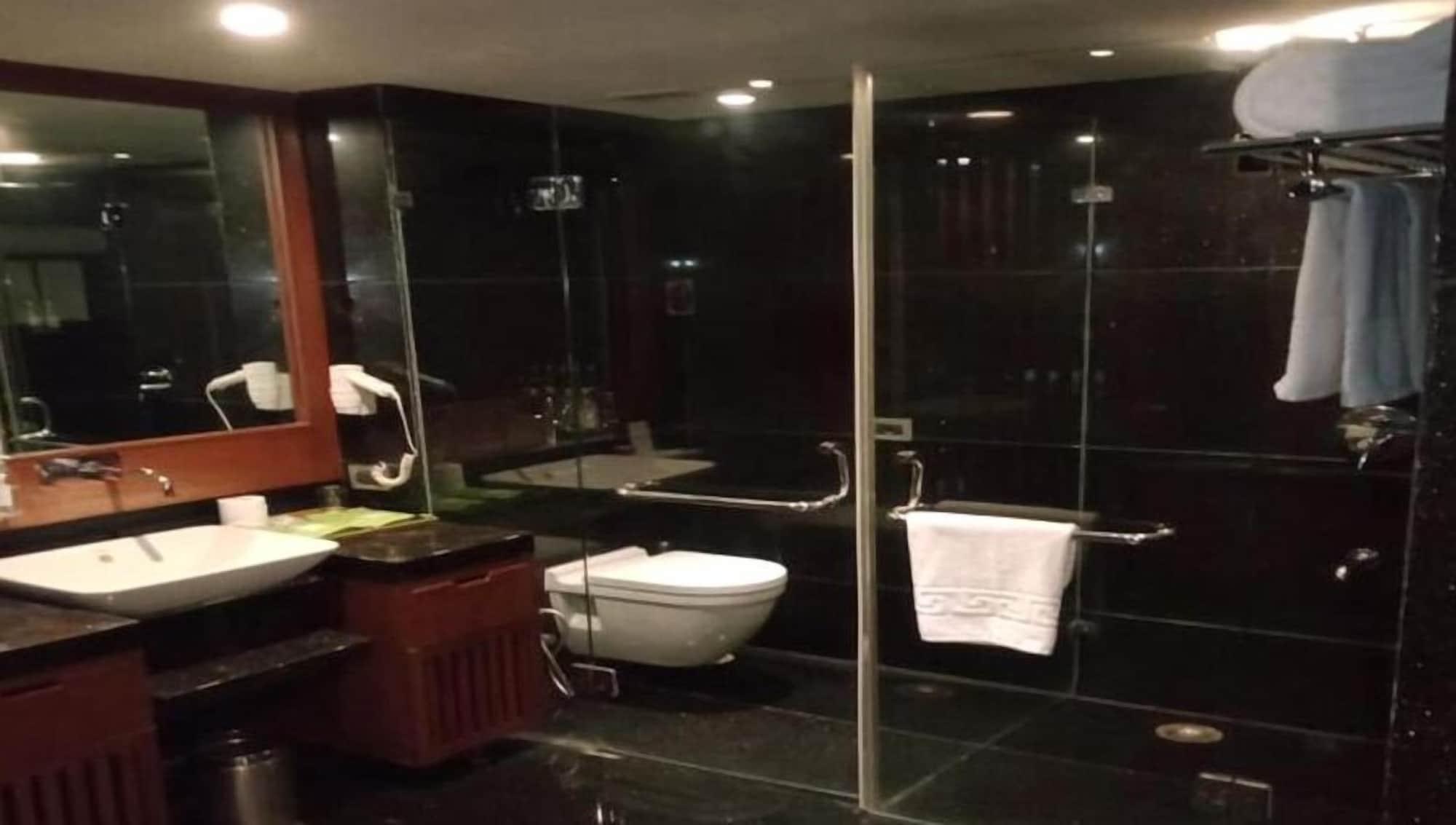 Royal Orchid Central Kireeti Hampi, Hospet מראה חיצוני תמונה