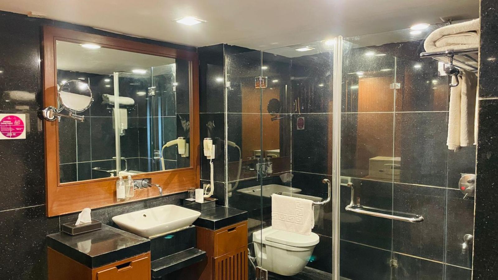 Royal Orchid Central Kireeti Hampi, Hospet מראה חיצוני תמונה
