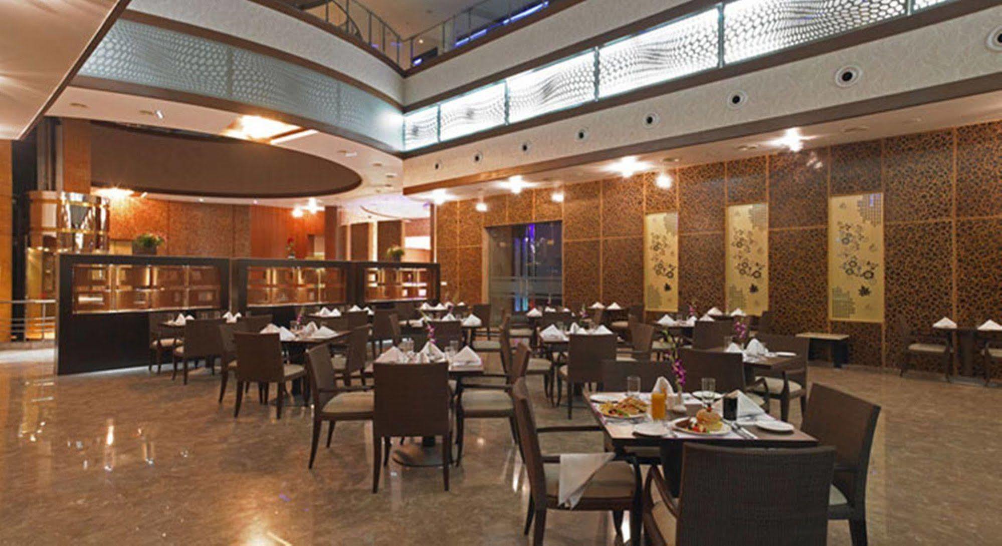 Royal Orchid Central Kireeti Hampi, Hospet מסעדה תמונה