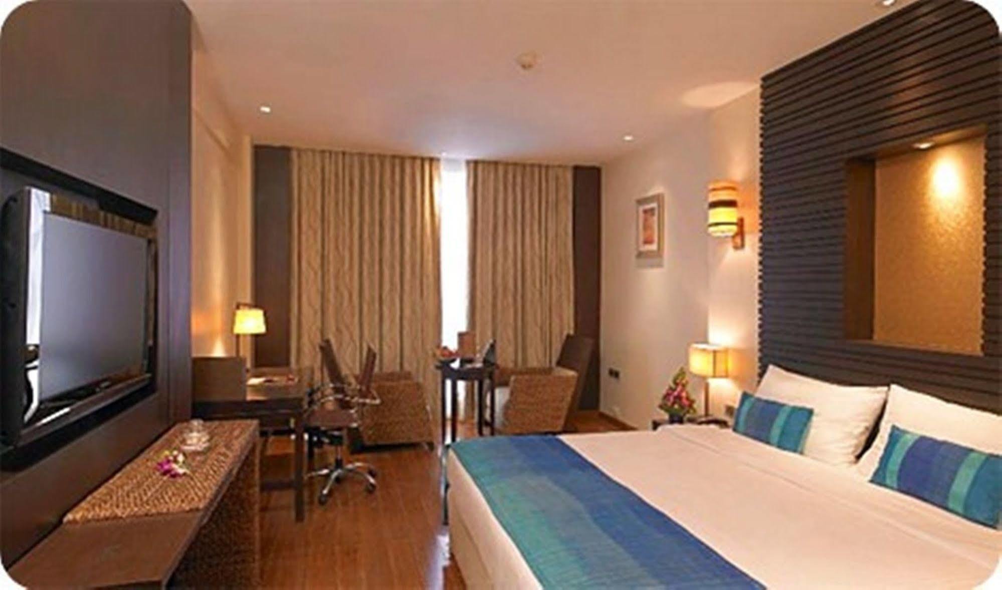 Royal Orchid Central Kireeti Hampi, Hospet מראה חיצוני תמונה