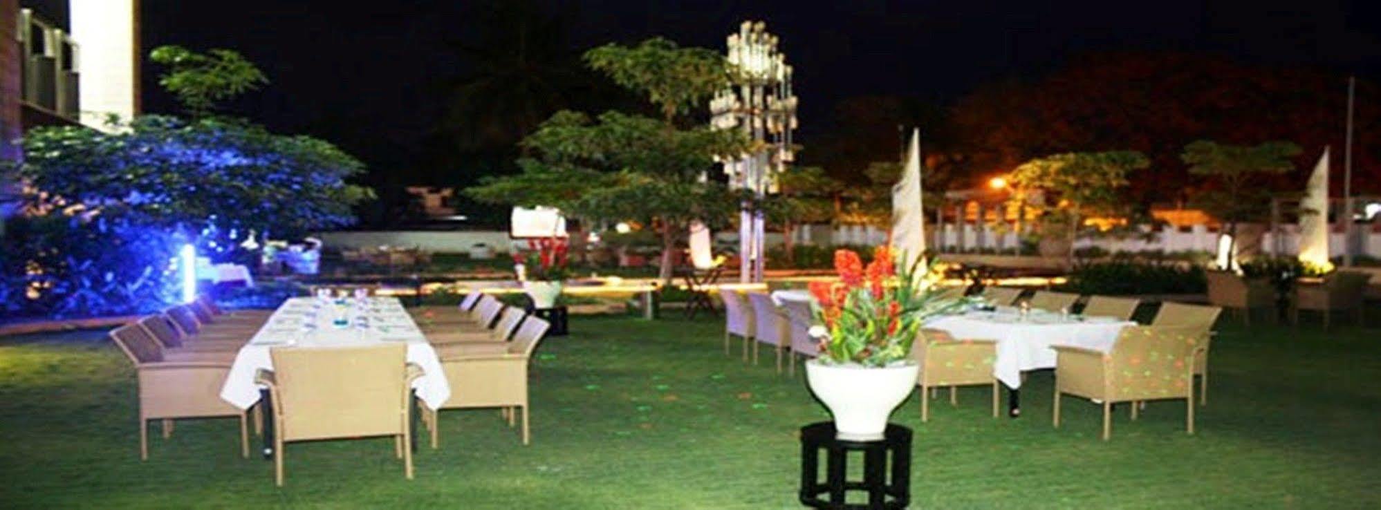 Royal Orchid Central Kireeti Hampi, Hospet מראה חיצוני תמונה